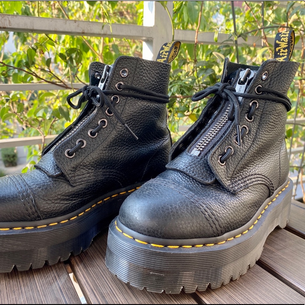 DR. MARTENS Sinclair Leather Platform Boots Size 7